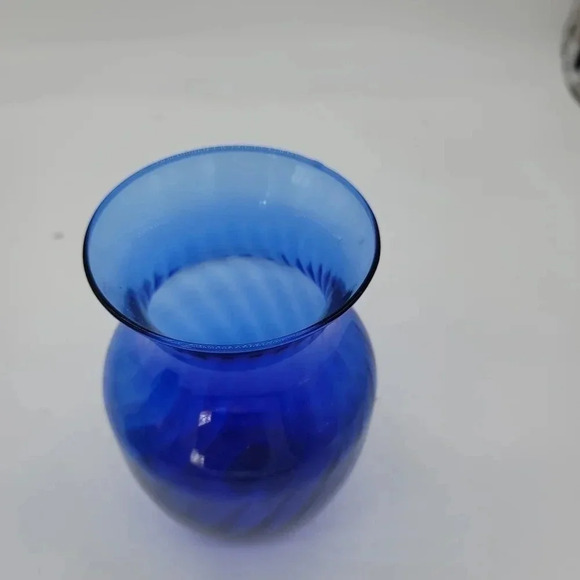 Vintage Cobalt Blue Glass Flower 8" Tall Vase Home Decor R8 - Picture 5 of 8